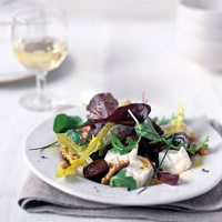 Beetroot salad with goat's cheese and walnuts 