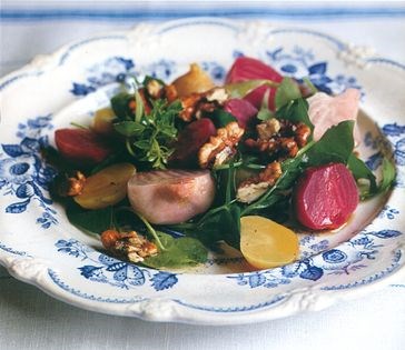 Beetroot salad with walnuts