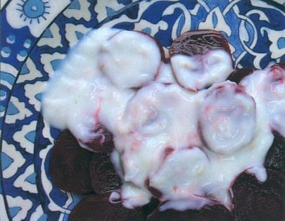 Beetroot salad with yogurt (Pancar salatasi)