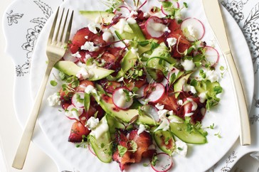 Beetroot-stained salmon with feta and horseradish dressing