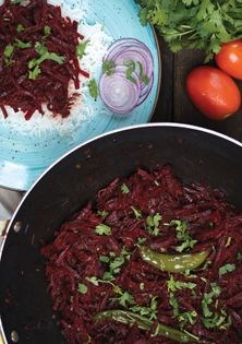 Beetroot with tomatoes (Chuqandar tamatar)