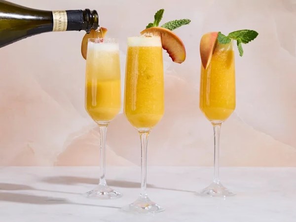 Bellini cocktail