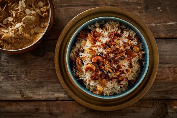 Bengali pulao with cashews and raisins (Sada pulao)