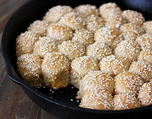 Benne-buttermilk rolls