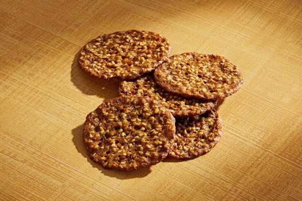 Benne seed crisps