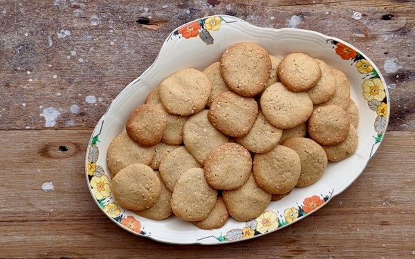 Benne  wafers (Sesame cookies)