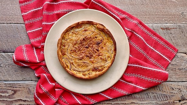 Bernese onion tart (Berner zibelechueche)