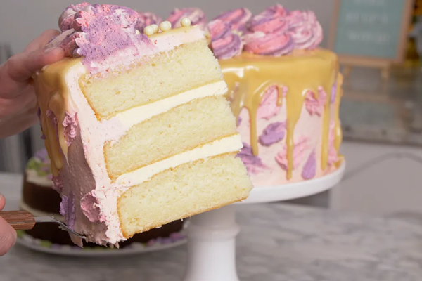 Berries & cream drippy cake