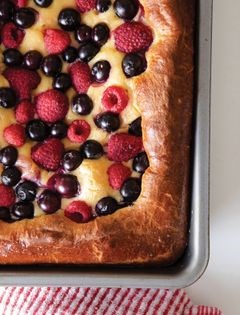 Berries & custard brioche traybake