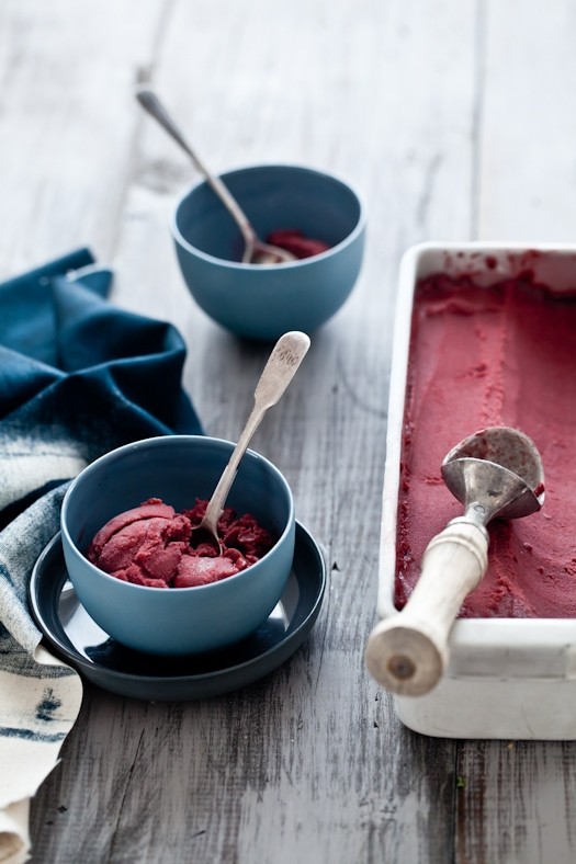 Berries sorbet & lavender shortbread cookies