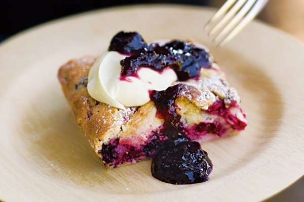 Berry & apple tray bake