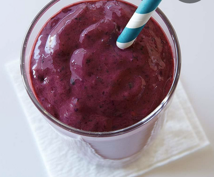 Berry & flax smoothie