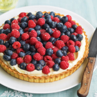Berry and lemon curd tart with lemon syrup 