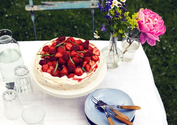Berry and tarragon Pavlova