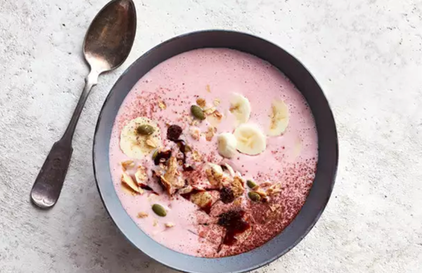 Berry-banana kefir bowl