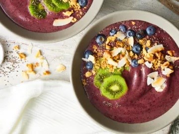 Berry-banana smoothie bowls