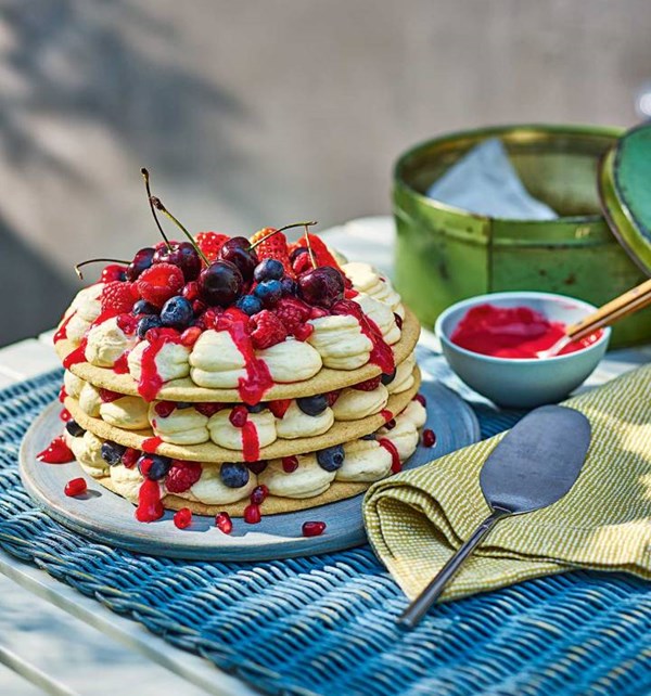 Berry biscuit cake