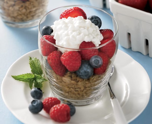 Berry breakfast bowl