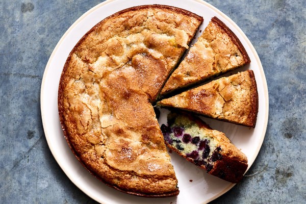 Berry buttermilk cake