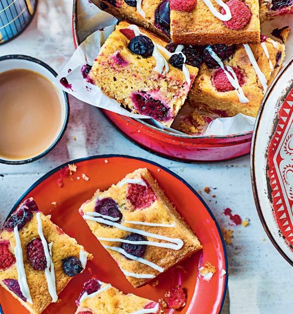 Berry 'cheesecake' cake