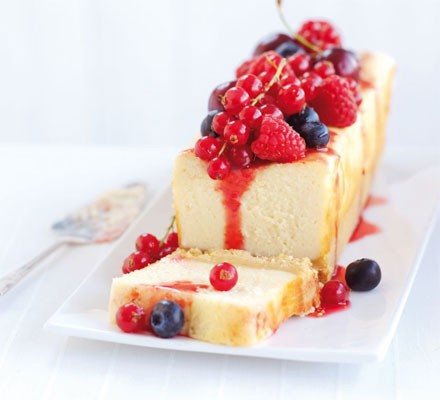 Berry cheesecake slice