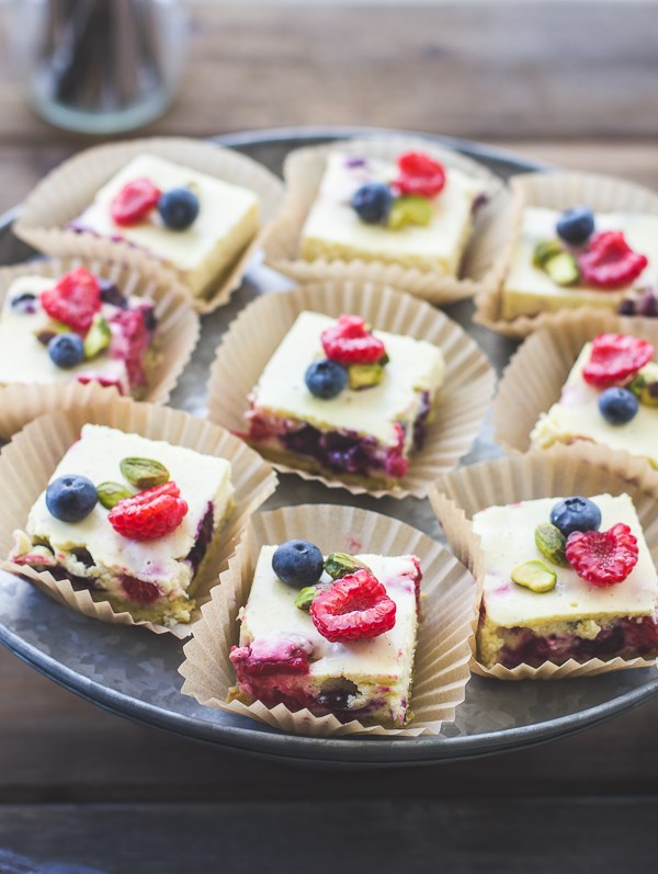 Berry chèvre cheesecake squares with pistachio shortbread crust