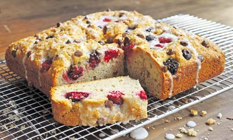 Berry choc-chip tray bake