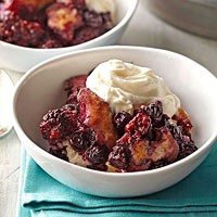 Berry cobbler cake