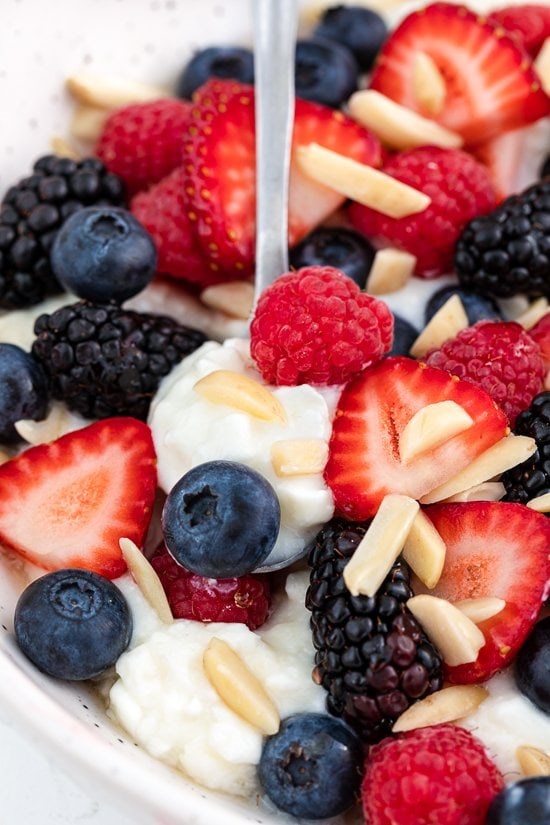 Berry cottage cheese breakfast bowl