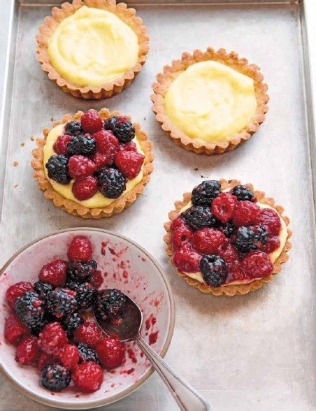 Berry-cream tartlets