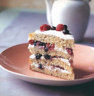 Berry crème fraîche cake