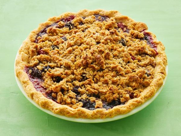 Berry crumble pie