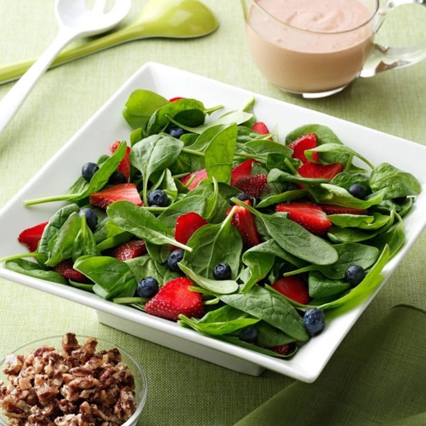 Berry delightful spinach salad 