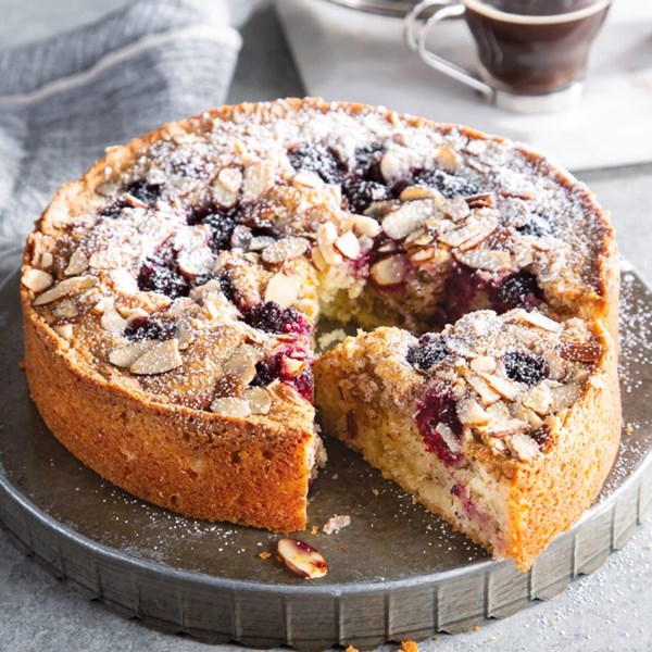 Berry frangipane cake