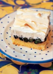 Berry meringue slices (Beerenschaumschnitten)