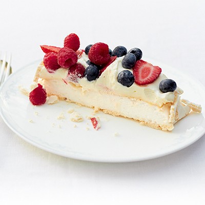 Berry meringue tart