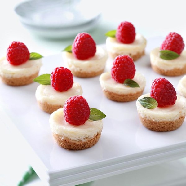 Berry mini cheesecakes