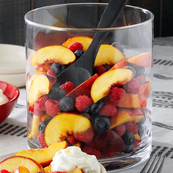 Berry nectarine salad