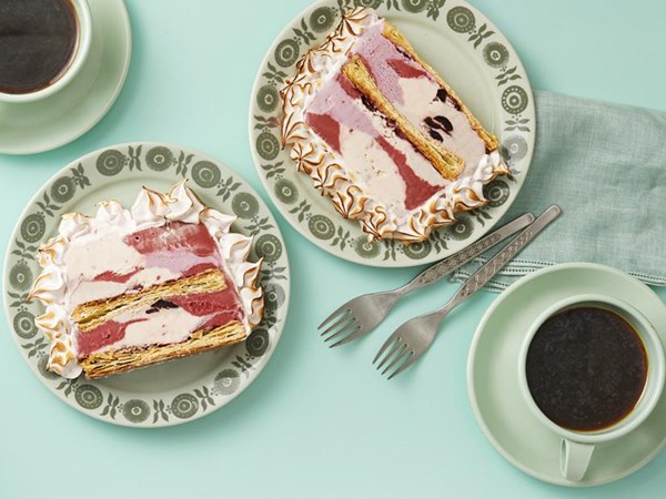 Berry pie baked Alaska