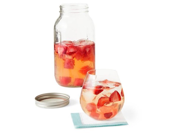 Berry rosé sangria 