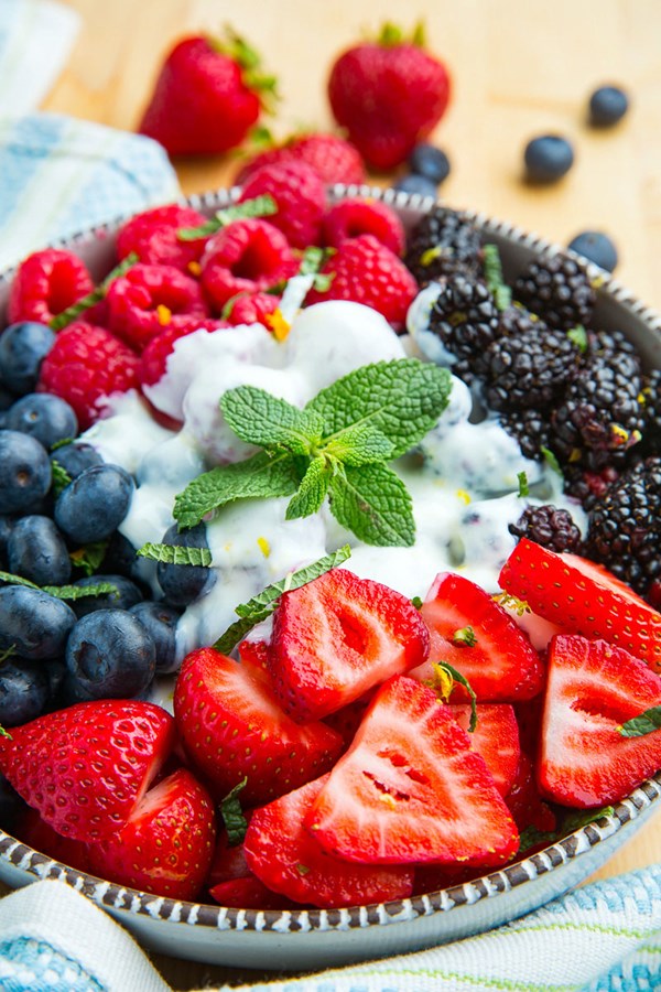 Berry salad with honey and lemon yogurt dressing