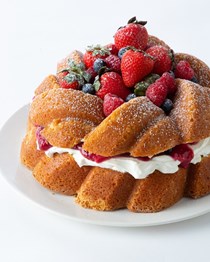 Berry shortcake bundt
