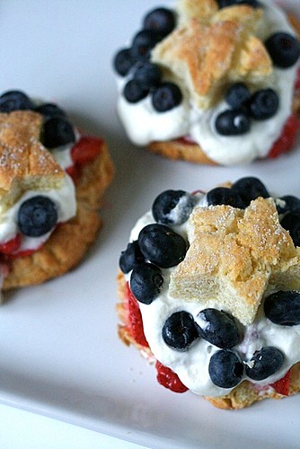 Berry shortcakes