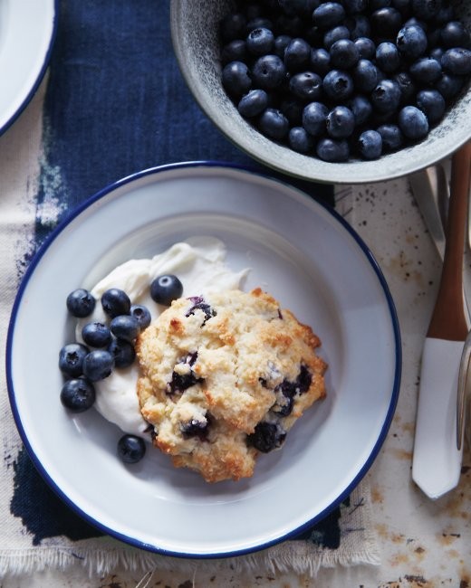 Berry shortcakes with whipped cream cheese