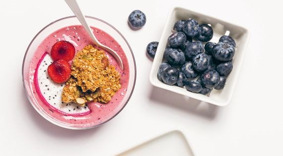 Berry smoothie bowl