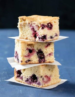 Berry snack cake