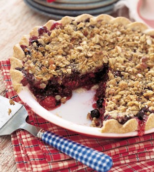 Berry streusel pie