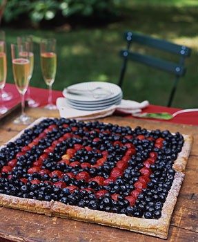Berry tart with ginger cream