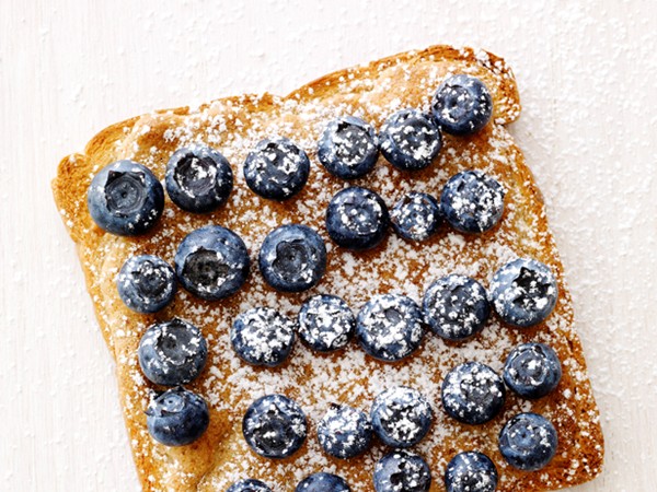 Berry toast tartlets