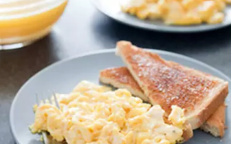 Best scrambled eggs for one